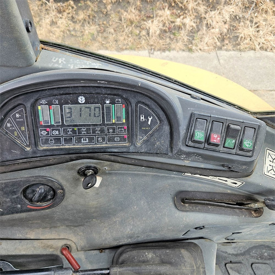 Retroescavadeira New Holland LB115: foto 23