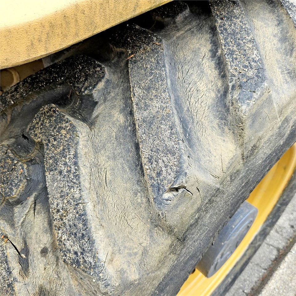 Retroescavadeira New Holland LB115: foto 42