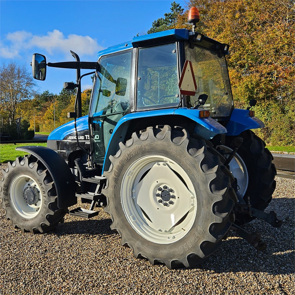 New Holland TS 100 - Trator: foto 4 New Holland TS 100 - Trator: foto 4
