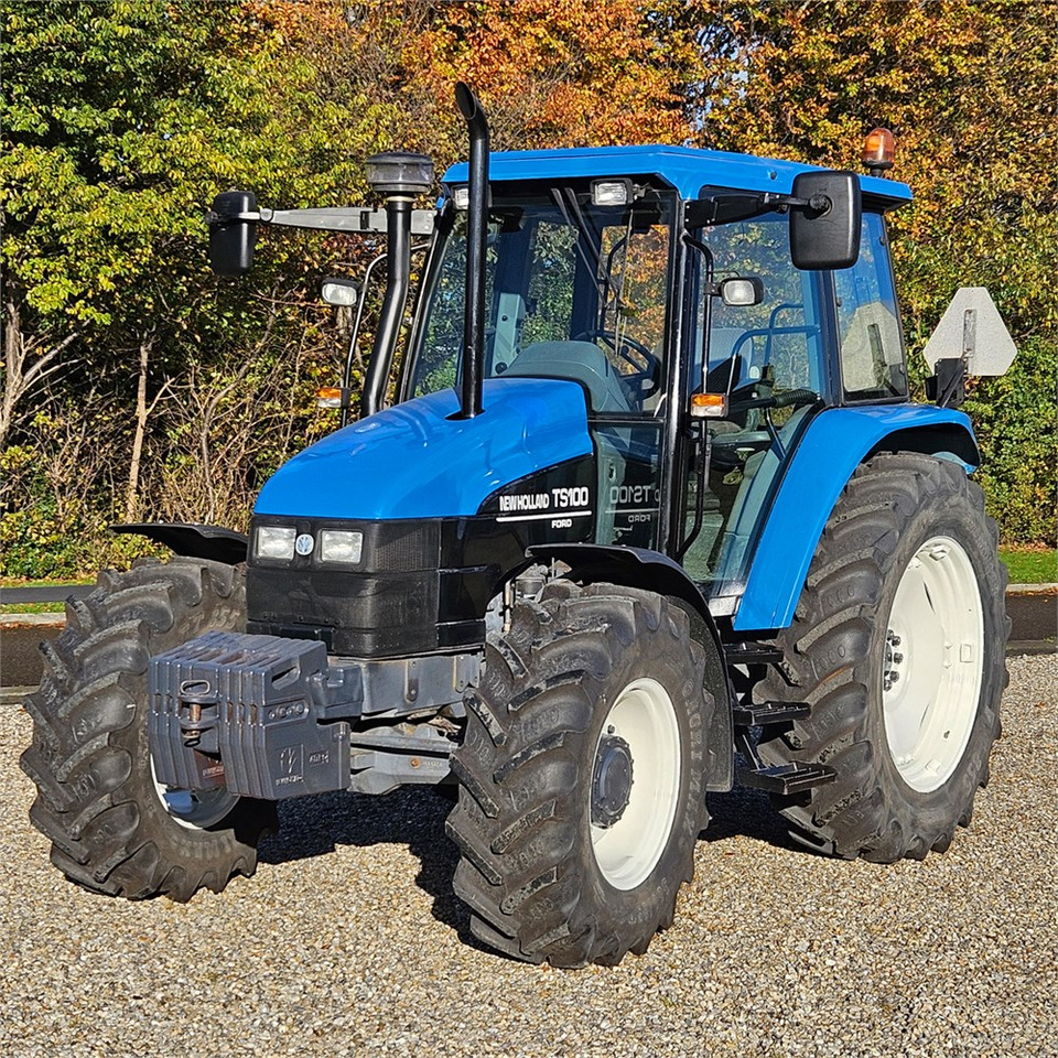 New Holland TS 100 - Trator: foto 2 New Holland TS 100 - Trator: foto 2
