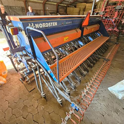 Nordsten NS 3040 - Máquina para semear: foto 1 Nordsten NS 3040 - Máquina para semear: foto 1