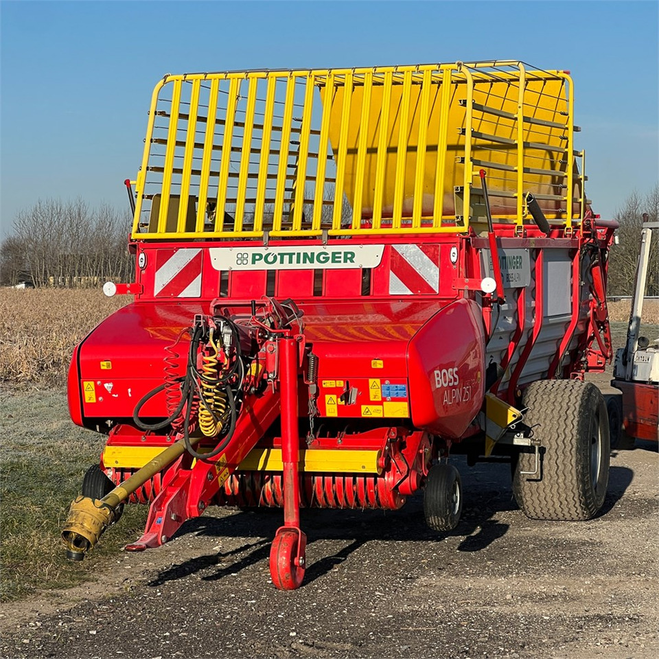 Pöttinger Boss Alpine 251 - Máquina para produção de feno: foto 2 Pöttinger Boss Alpine 251 - Máquina para produção de feno: foto 2