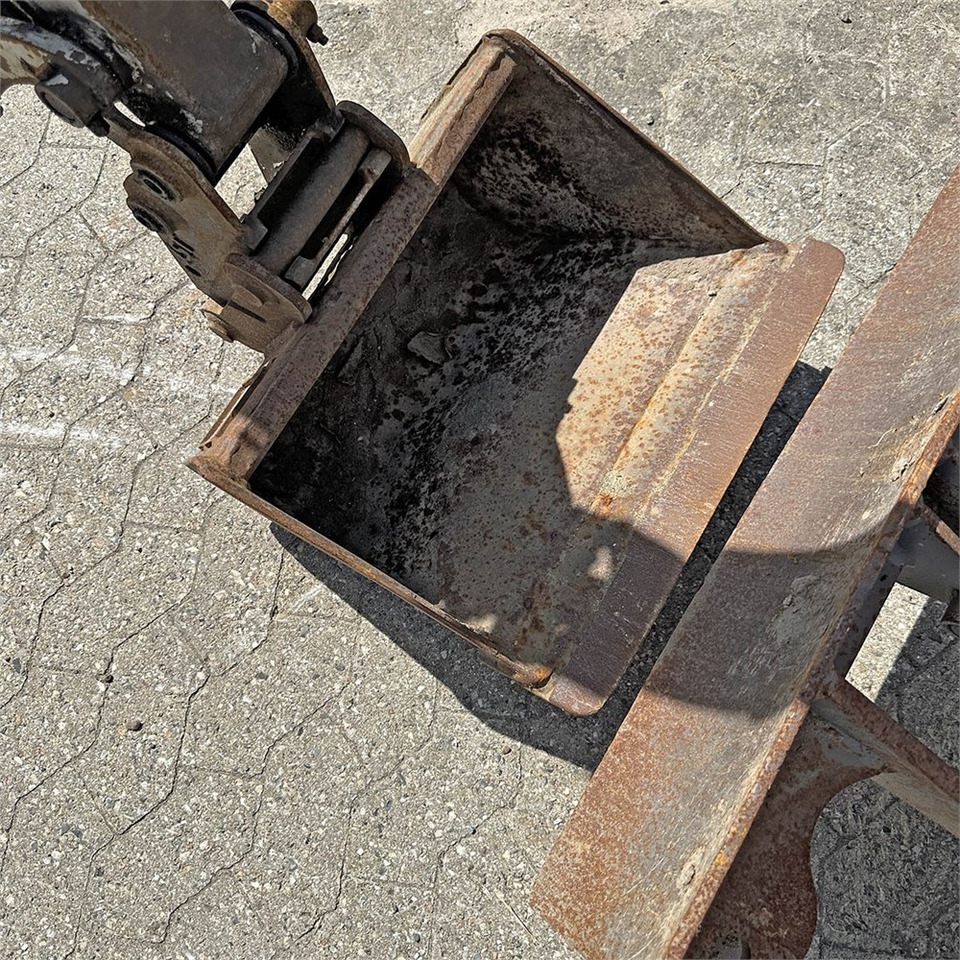 Mini escavadeira Takeuchi TB210 R: foto 28