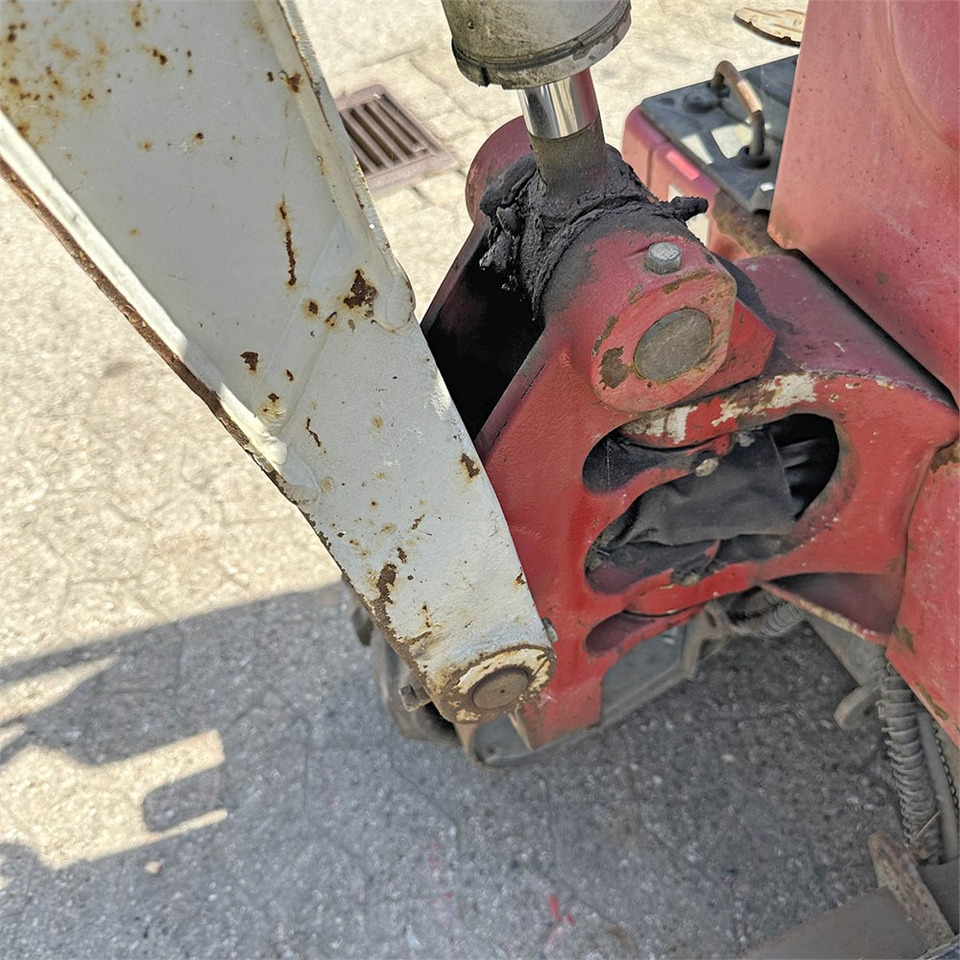 Mini escavadeira Takeuchi TB210 R: foto 32