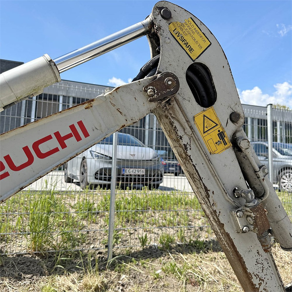 Mini escavadeira Takeuchi TB210 R: foto 23