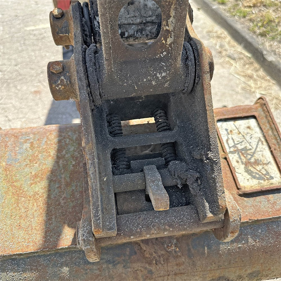 Mini escavadeira Takeuchi TB210 R: foto 26