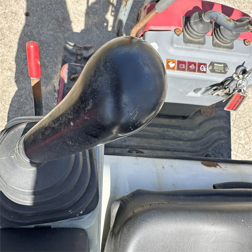 Mini escavadeira Takeuchi TB210 R: foto 12