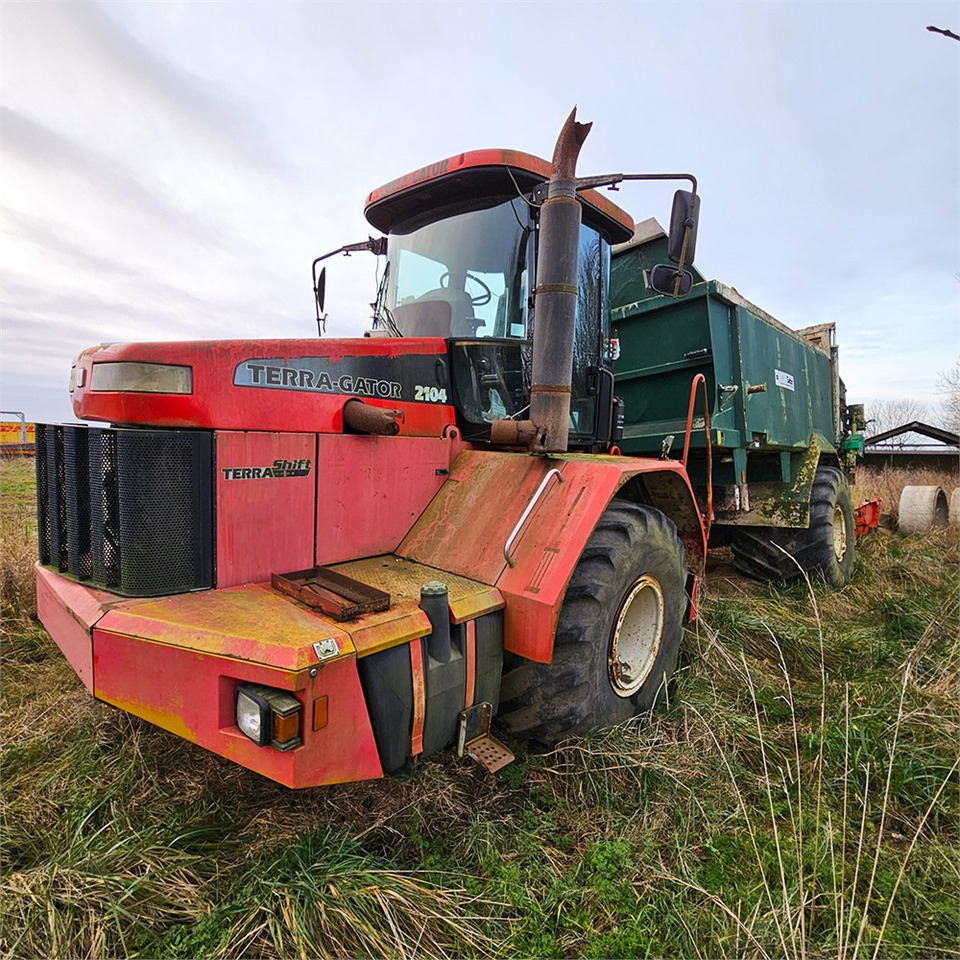 Terragator 2104 - Equipamento de fertilização: foto 1 Terragator 2104 - Equipamento de fertilização: foto 1