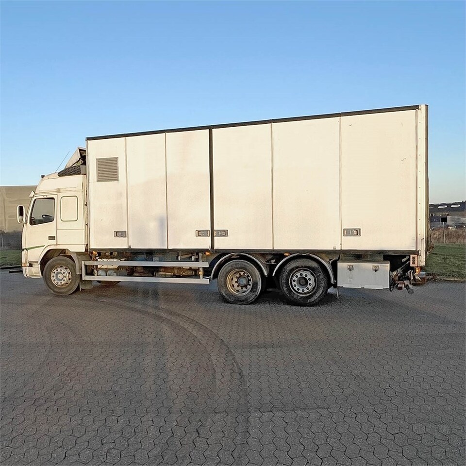 Camião furgão Volvo FM12: foto 10