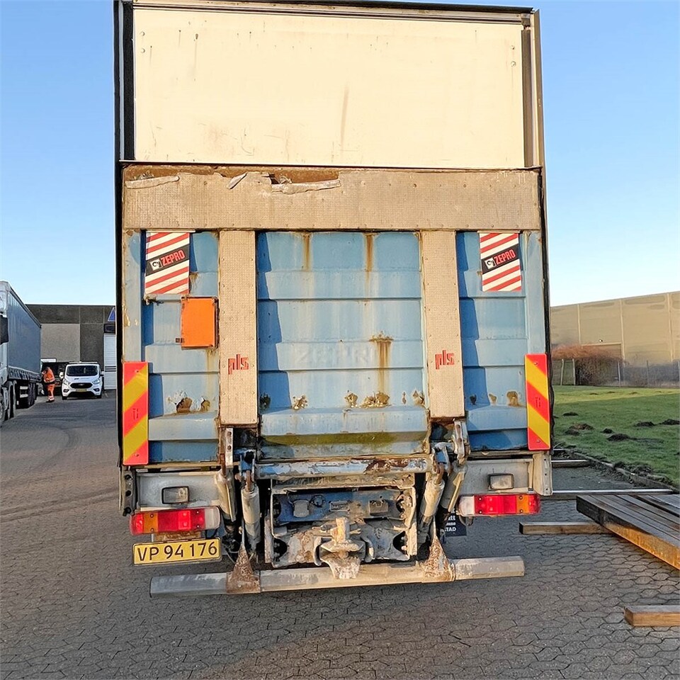 Camião furgão Volvo FM12: foto 14