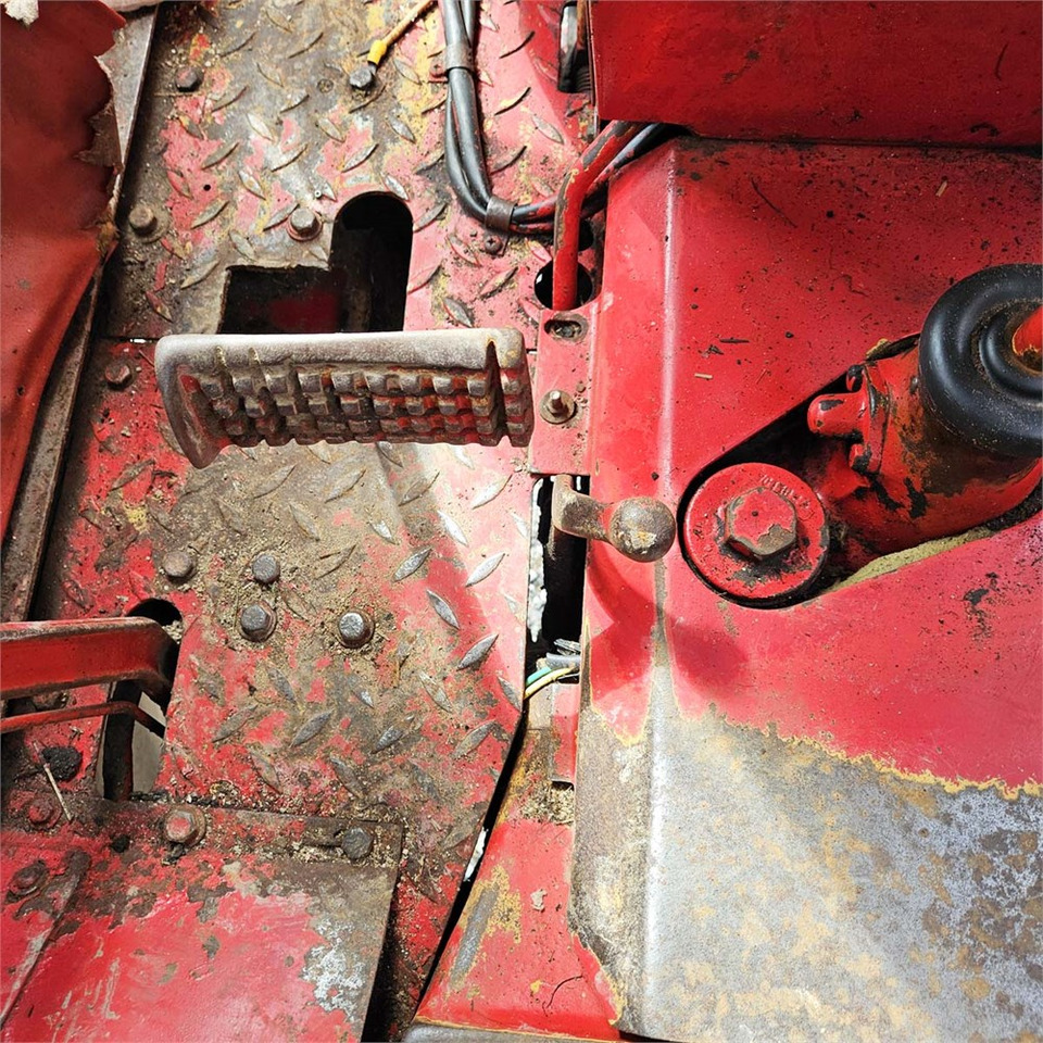 Trator Volvo T800 B: foto 18