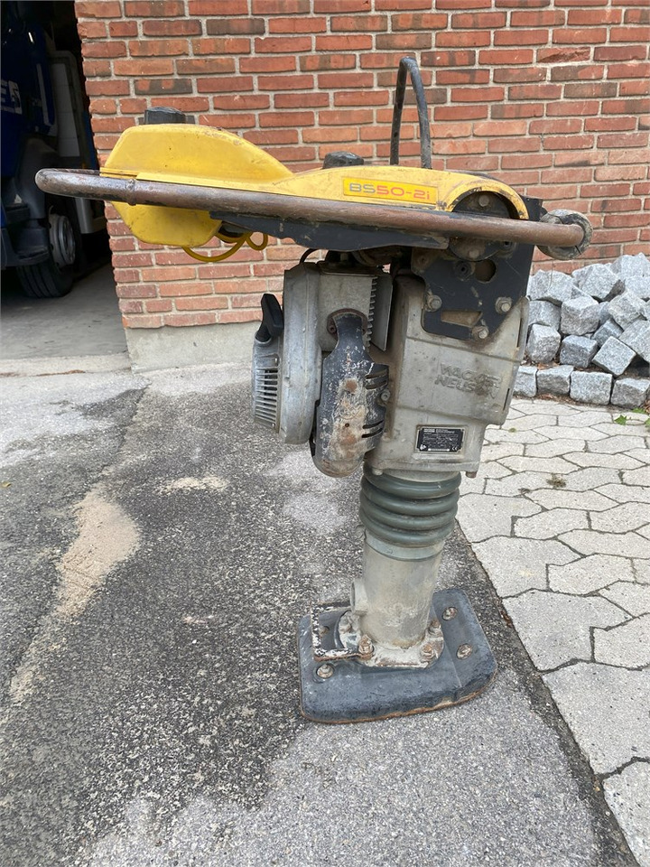 Wacker Neuson Rammer BS 50 - 2i - Compactadora de percussão: foto 1 Wacker Neuson Rammer BS 50 - 2i - Compactadora de percussão: foto 1