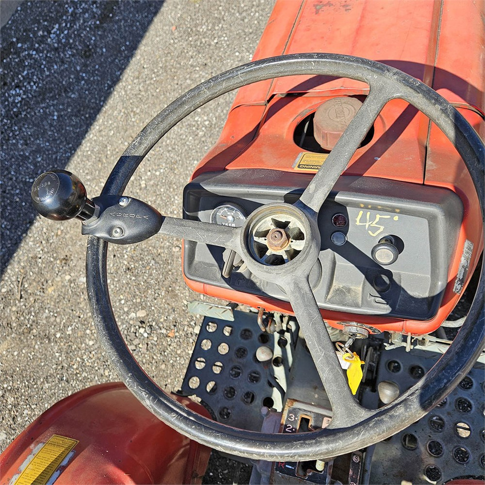 Trator municipal Yanmar 1510 D: foto 16 Trator municipal Yanmar 1510 D: foto 16