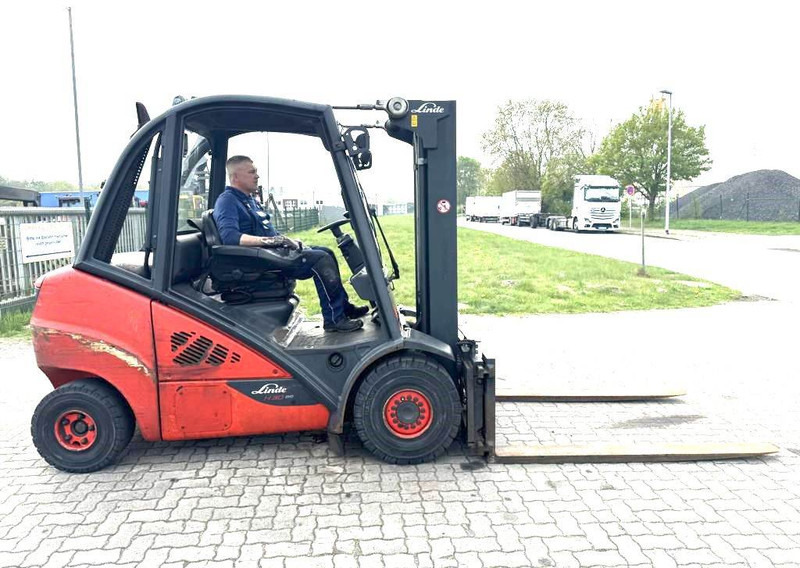 Linde H30D-02 - Empilhadeira a diesel: foto 1 Linde H30D-02 - Empilhadeira a diesel: foto 1