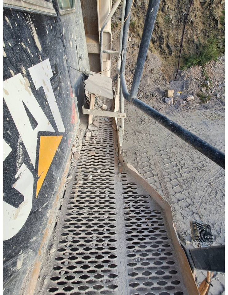Caminhão fora de estrada CAT 777G: foto 6