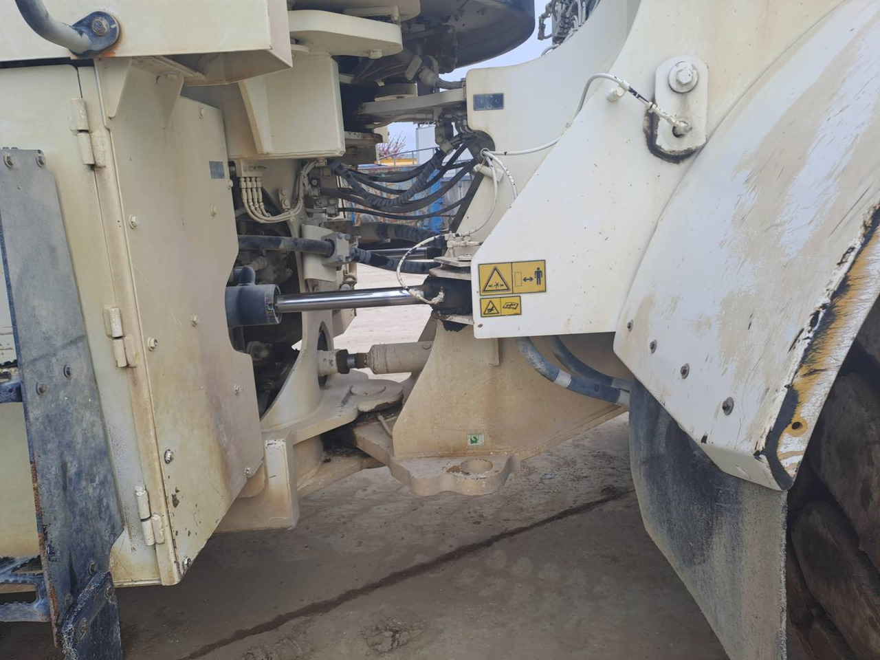 Pá carregadora de rodas CAT 966M: foto 14