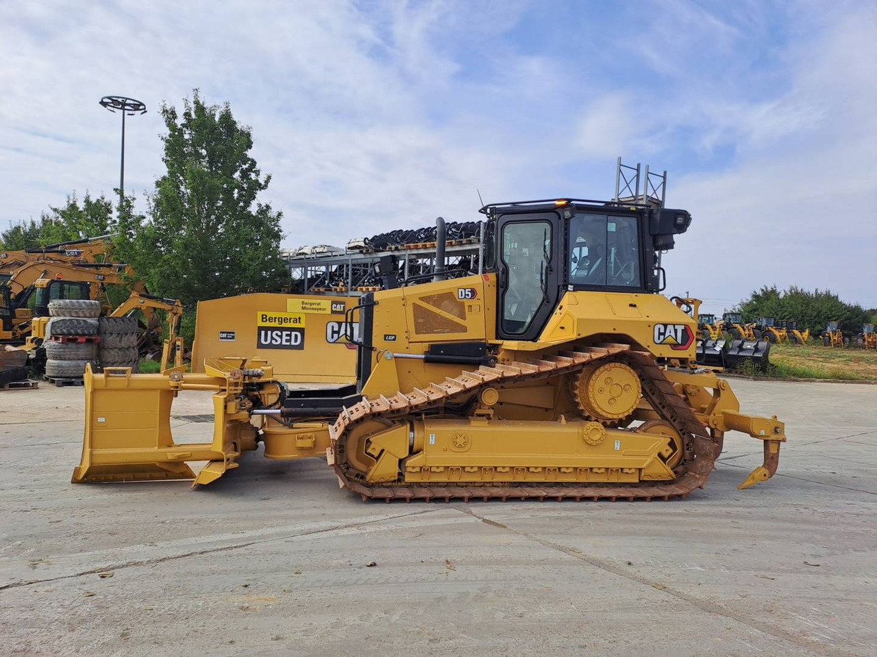 CAT D5 - Buldôzer: foto 1 CAT D5 - Buldôzer: foto 1