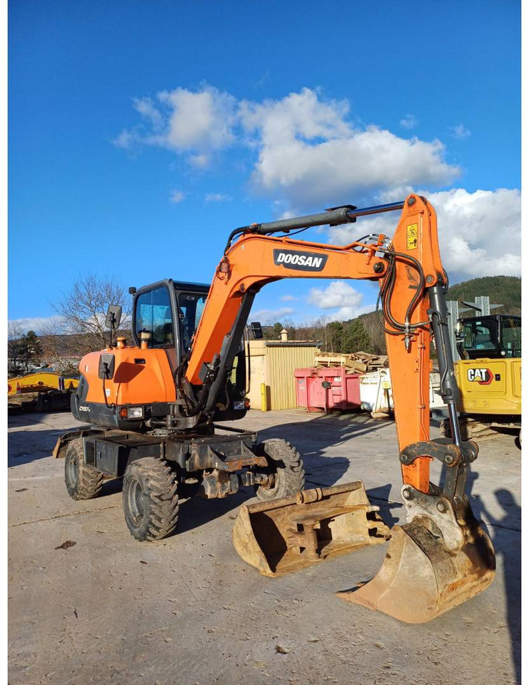 DOOSAN INFRACORE AMERICA CORP. DX57W-7 - Escavadeira de rodas: foto 2 DOOSAN INFRACORE AMERICA CORP. DX57W-7 - Escavadeira de rodas: foto 2