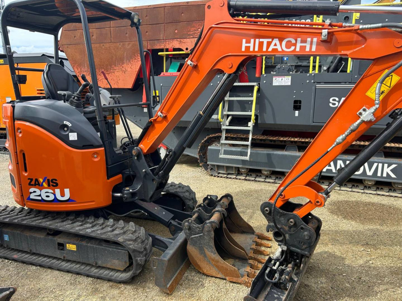 HITACHI ZX26U-6 - Escavadora de rastos: foto 2 HITACHI ZX26U-6 - Escavadora de rastos: foto 2