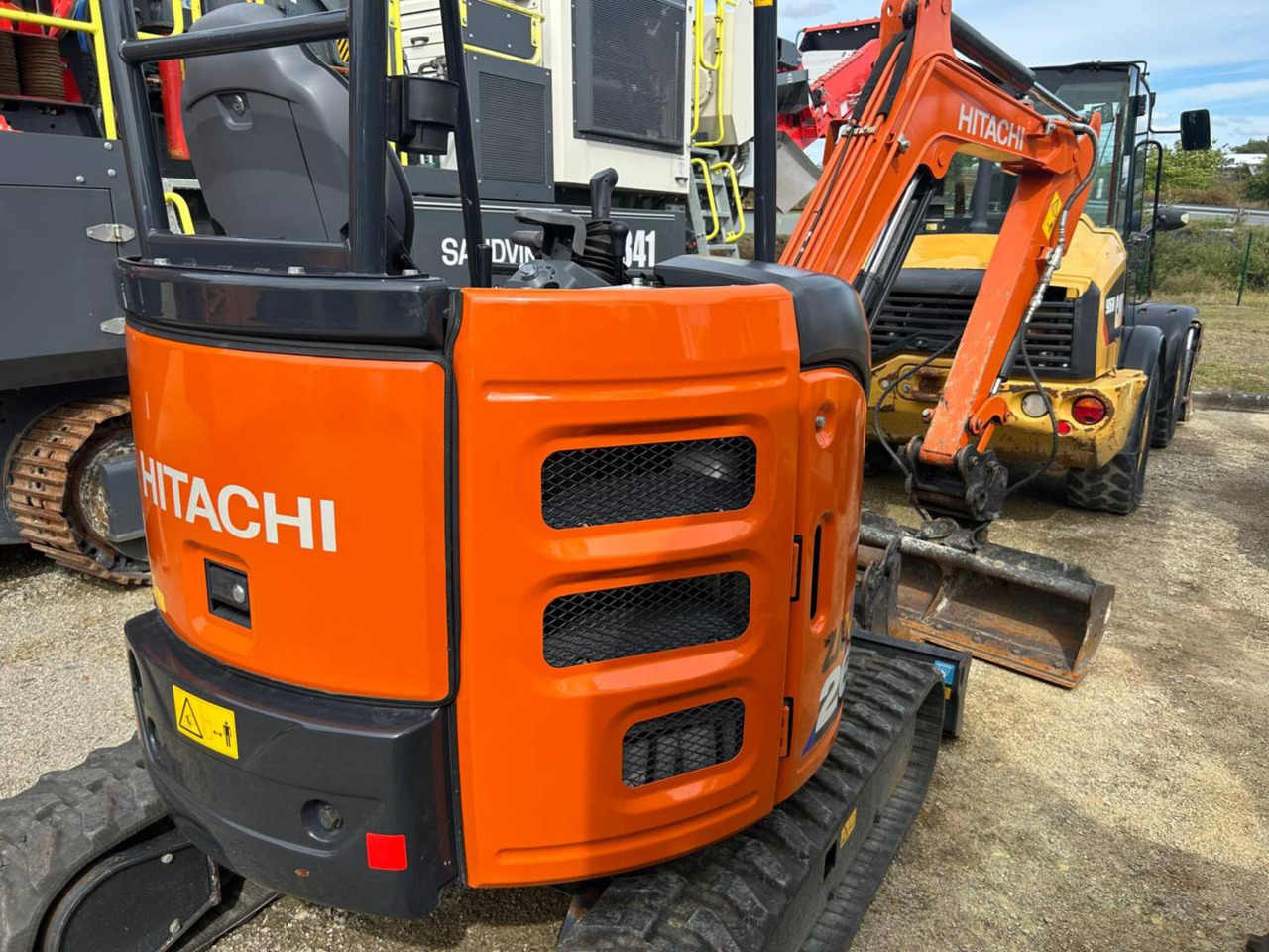 HITACHI ZX26U-6 - Escavadora de rastos: foto 3 HITACHI ZX26U-6 - Escavadora de rastos: foto 3