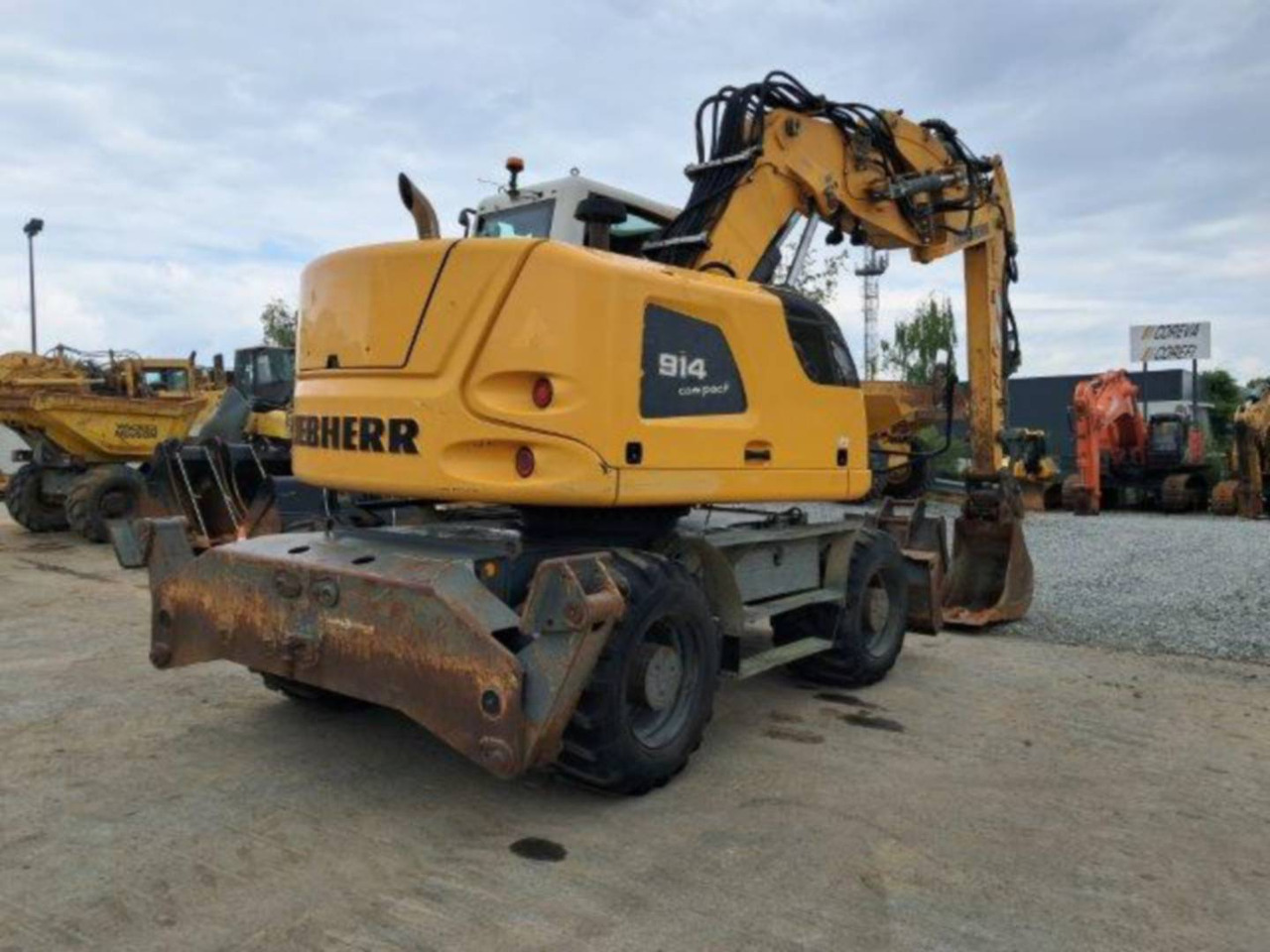 LIEBHERR A914 - Escavadeira de rodas: foto 2 LIEBHERR A914 - Escavadeira de rodas: foto 2