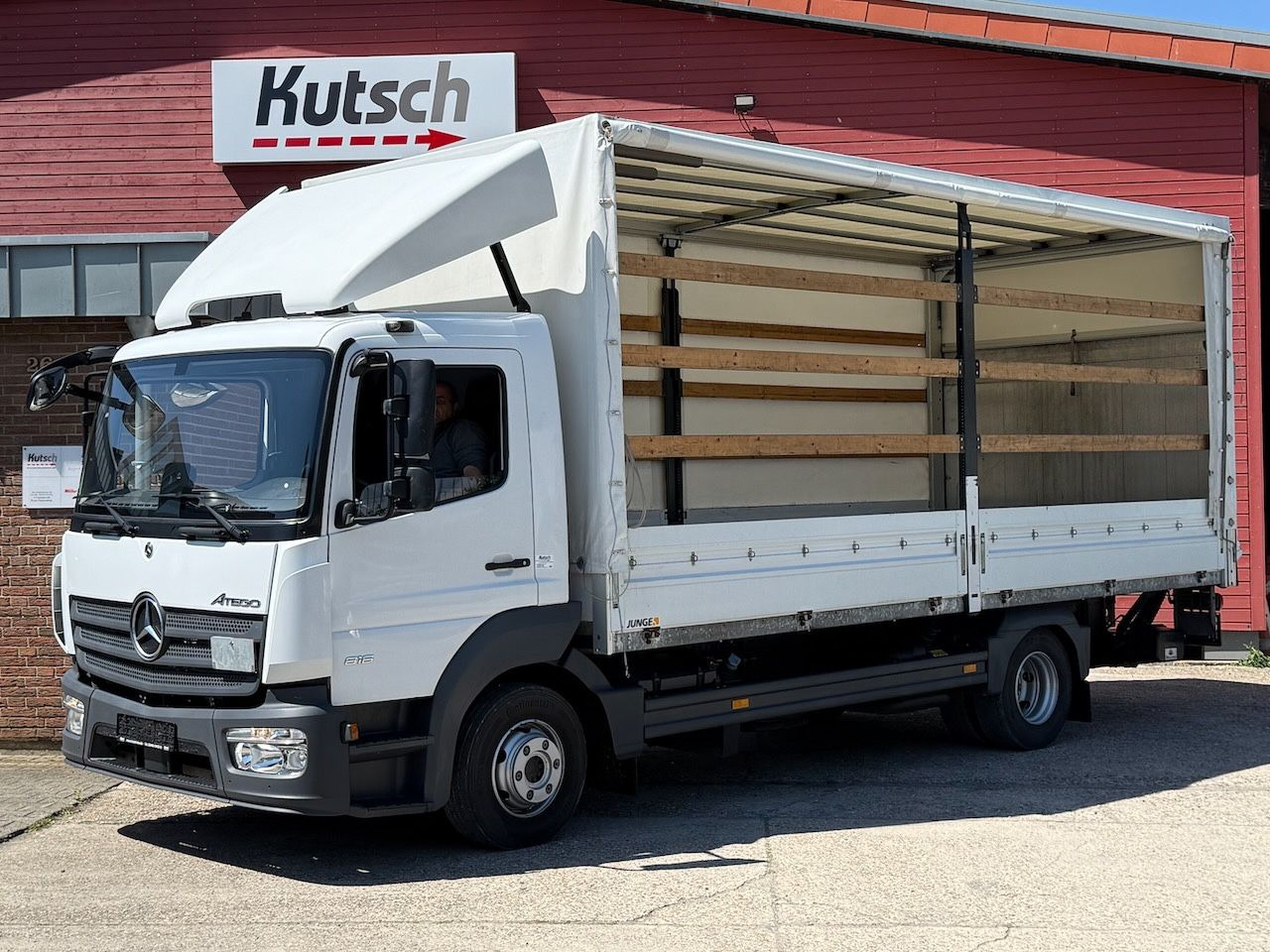 Mercedes-Benz Atego 818L Plane, Ladebordwand, Klima, AHK - Camião de lona: foto 2 Mercedes-Benz Atego 818L Plane, Ladebordwand, Klima, AHK - Camião de lona: foto 2