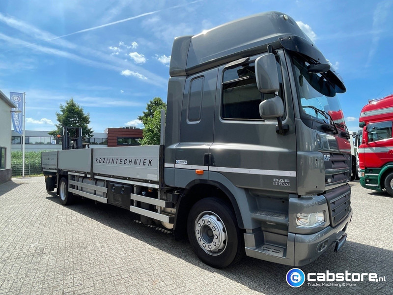 DAF CF 85 .360 4x2 Euro 5 - Open laadbak - Bouwjaar 2012 - Kooi-aap meeneemheftruck - Camião de caixa aberta/ Plataforma: foto 2 DAF CF 85 .360 4x2 Euro 5 - Open laadbak - Bouwjaar 2012 - Kooi-aap meeneemheftruck - Camião de caixa aberta/ Plataforma: foto 2