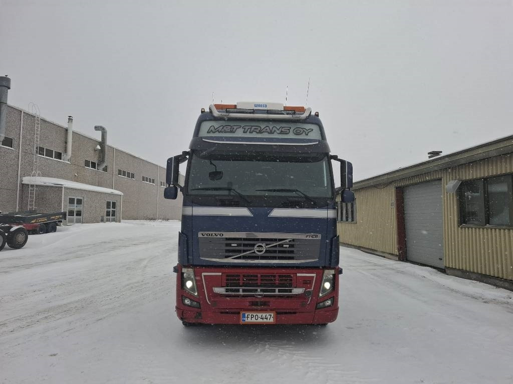 Volvo FH16 700 8x4 XXL GLOBE + Faymonville 4aks kehto - Tractor: foto 2 Volvo FH16 700 8x4 XXL GLOBE + Faymonville 4aks kehto - Tractor: foto 2