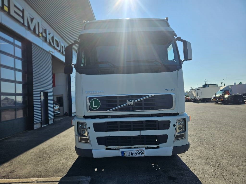 Volvo FH12 460 - Camião polibenne: foto 2 Volvo FH12 460 - Camião polibenne: foto 2