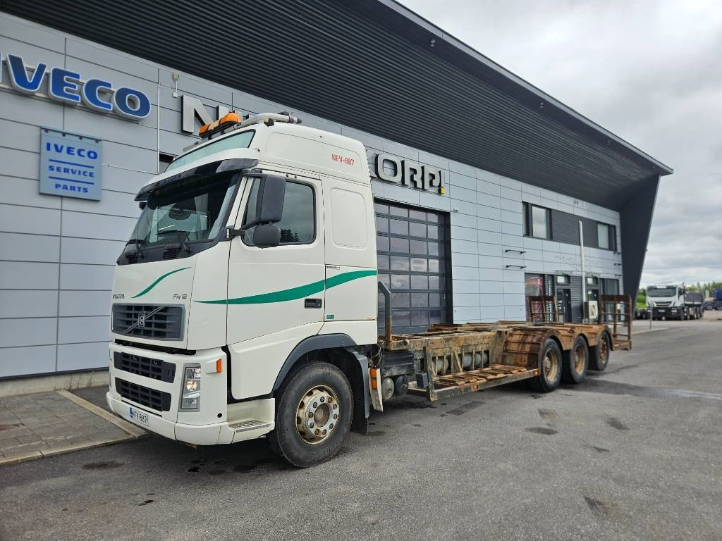 Volvo FH12 8x4 - Camião de transporte de madeira: foto 1 Volvo FH12 8x4 - Camião de transporte de madeira: foto 1
