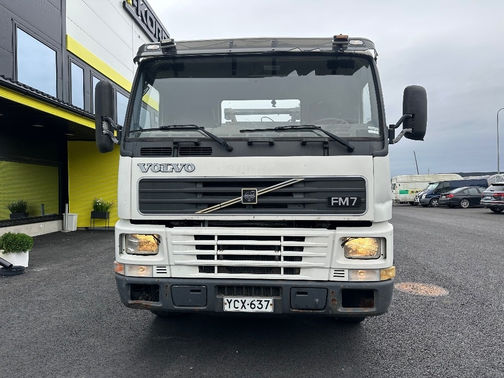 Volvo FM7 4x2 vaijerilaitteilla - Camião multibenne: foto 2 Volvo FM7 4x2 vaijerilaitteilla - Camião multibenne: foto 2
