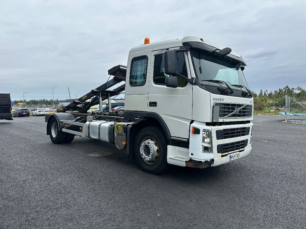 Volvo FM9 4x2 vaijerilaitteilla - Camião multibenne: foto 3 Volvo FM9 4x2 vaijerilaitteilla - Camião multibenne: foto 3