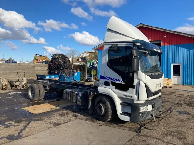 Iveco Eurocargo 120-250 - Camião chassi: foto 1 Iveco Eurocargo 120-250 - Camião chassi: foto 1