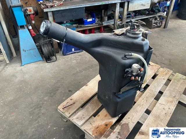 MAN Adblue – Urea tank MAN 81.15400-6185 - Tanque para AdBlue por Camião: foto 2 MAN Adblue – Urea tank MAN 81.15400-6185 - Tanque para AdBlue por Camião: foto 2