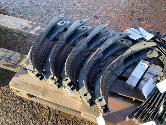 Scania Fuel tank bracket – Scania 2630362 - Peça de reposição por Camião: foto 1 Scania Fuel tank bracket – Scania 2630362 - Peça de reposição por Camião: foto 1