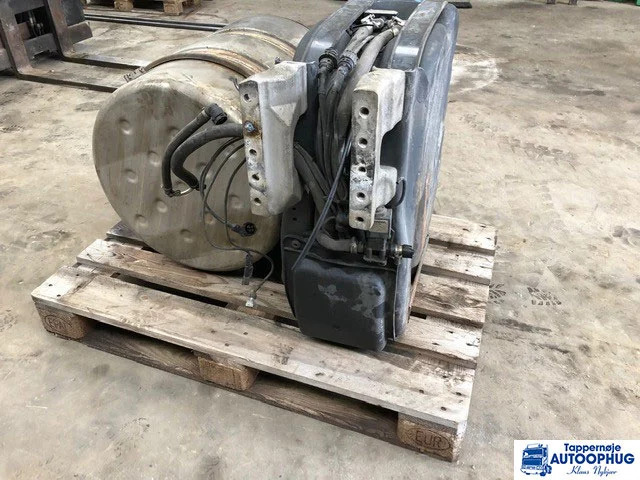Scania Adblue pumpe Adblue tank P/N: 2141802 – 1884225 - Tanque para AdBlue por Camião: foto 2 Scania Adblue pumpe Adblue tank P/N: 2141802 – 1884225 - Tanque para AdBlue por Camião: foto 2