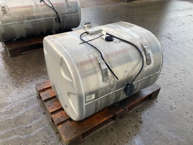 Scania Diesel tank – Scania 2713470 - Tanque de combustível por Camião: foto 4 Scania Diesel tank – Scania 2713470 - Tanque de combustível por Camião: foto 4