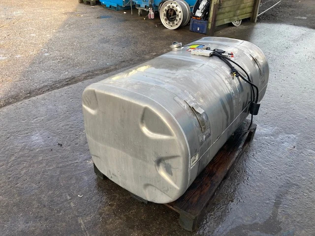 Scania Diesel tank – Scania 2714200 - Tanque de combustível por Camião: foto 4 Scania Diesel tank – Scania 2714200 - Tanque de combustível por Camião: foto 4