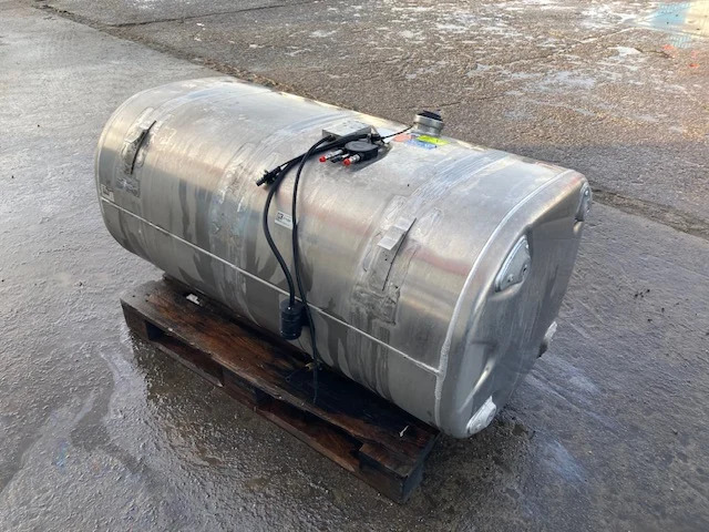 Scania Diesel tank – Scania 2714200 - Tanque de combustível por Camião: foto 3 Scania Diesel tank – Scania 2714200 - Tanque de combustível por Camião: foto 3