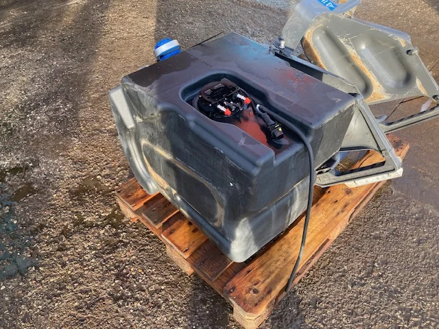 Scania Reductant tank – Scania 2875486 - Tanque para AdBlue por Camião: foto 3 Scania Reductant tank – Scania 2875486 - Tanque para AdBlue por Camião: foto 3