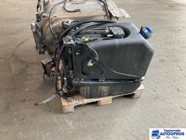 Scania adblue tank / reductant tank Scania 2919673 - Tanque para AdBlue por Camião: foto 1 Scania adblue tank / reductant tank Scania 2919673 - Tanque para AdBlue por Camião: foto 1