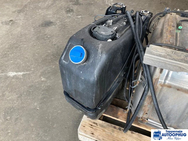 Scania adblue tank / reductant tank Scania 2919673 - Tanque para AdBlue por Camião: foto 2 Scania adblue tank / reductant tank Scania 2919673 - Tanque para AdBlue por Camião: foto 2