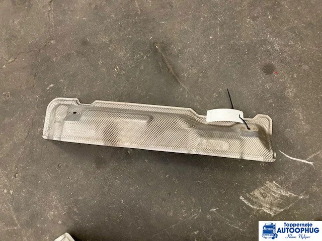 Scania motor varmeskjolde Scania 2456752 , 2456768 , 2456770 , 2456754 - Carroceria e exterior por Camião: foto 3 Scania motor varmeskjolde Scania 2456752 , 2456768 , 2456770 , 2456754 - Carroceria e exterior por Camião: foto 3