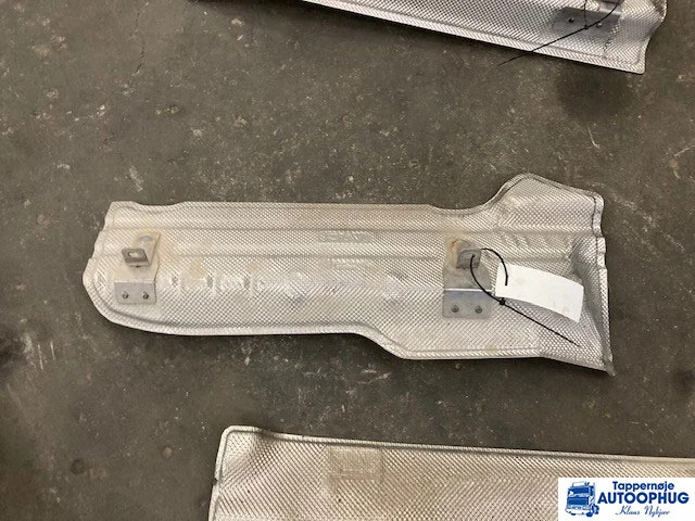 Scania motor varmeskjolde Scania 2456752 , 2456768 , 2456770 , 2456754 - Carroceria e exterior por Camião: foto 1 Scania motor varmeskjolde Scania 2456752 , 2456768 , 2456770 , 2456754 - Carroceria e exterior por Camião: foto 1