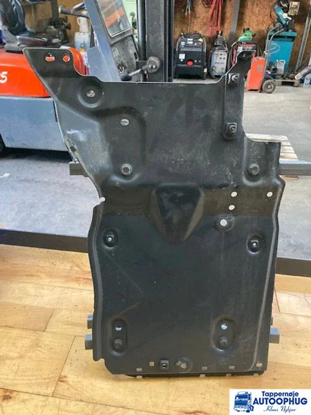 Scania trin beslag og trin Scania 2649717 – 2648021 – 2592870 - Carroceria e exterior por Camião: foto 2 Scania trin beslag og trin Scania 2649717 – 2648021 – 2592870 - Carroceria e exterior por Camião: foto 2