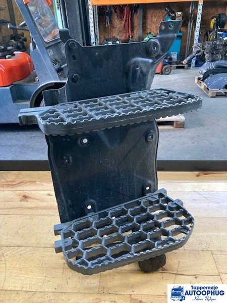 Scania trin beslag og trin Scania 2649717 – 2648021 – 2592870 - Carroceria e exterior por Camião: foto 1 Scania trin beslag og trin Scania 2649717 – 2648021 – 2592870 - Carroceria e exterior por Camião: foto 1