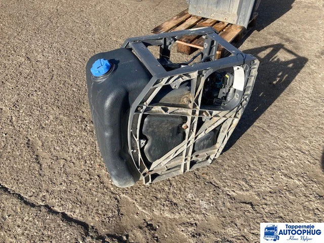 Volvo Adblue tank 21645367 – 23251720 - Tanque para AdBlue por Camião: foto 2 Volvo Adblue tank 21645367 – 23251720 - Tanque para AdBlue por Camião: foto 2