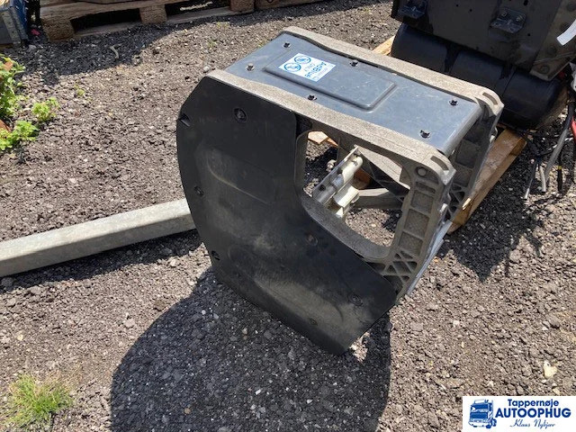 Volvo Adblue tank beslag – Volvo 22080280 – Volvo 22080281 - Tanque para AdBlue por Camião: foto 2 Volvo Adblue tank beslag – Volvo 22080280 – Volvo 22080281 - Tanque para AdBlue por Camião: foto 2