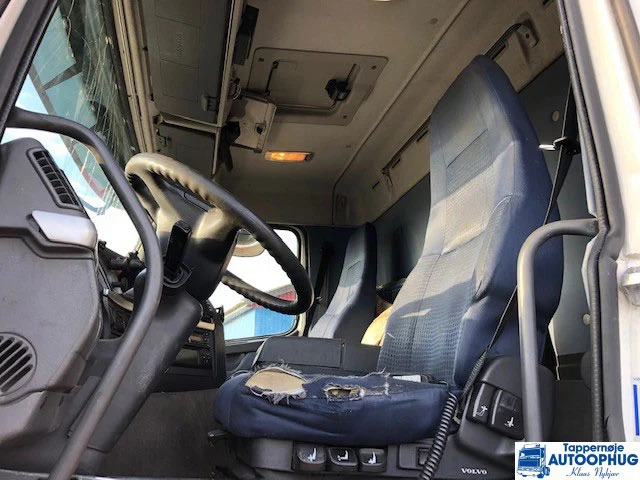 Camião frigorífico Volvo FM330 Coolerbox 6×2: foto 8 Camião frigorífico Volvo FM330 Coolerbox 6×2: foto 8