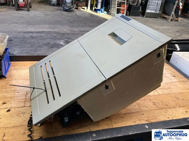 Volvo refrigerator – køleskab – Volvo 82174077 - Cabine e interior por Camião: foto 1 Volvo refrigerator – køleskab – Volvo 82174077 - Cabine e interior por Camião: foto 1